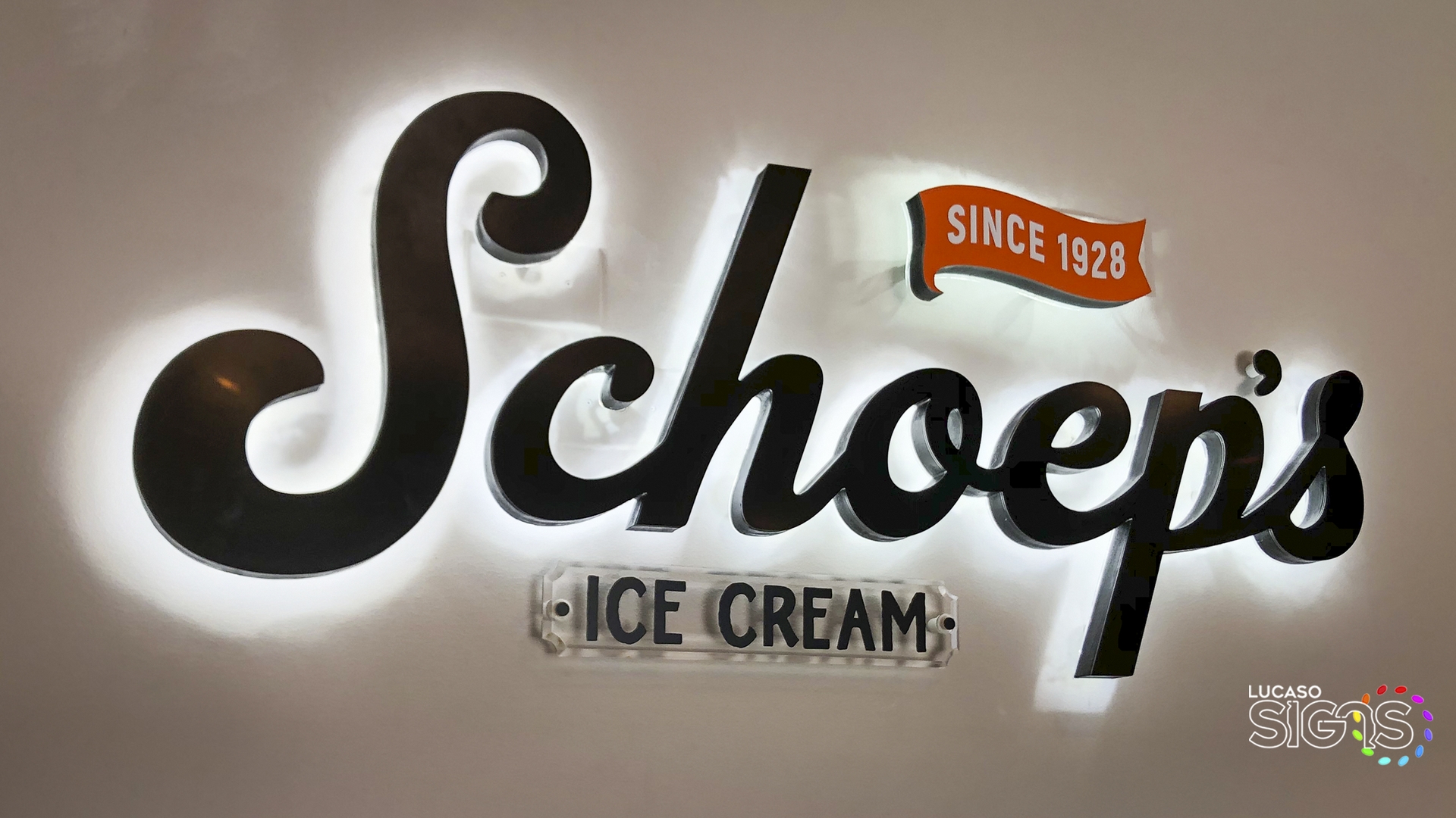 Lobby-Sign-Illuminated-Shoeps-by-lucaso-signs